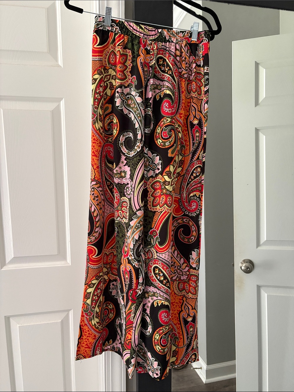 Paisley pants in Red and Black